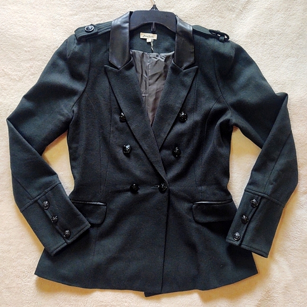 💚Green Wool Jacket/Blazer with Pockets and shoulder detail Women's size